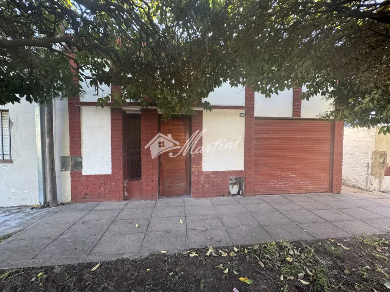 RETASADA - Casa en Pueblo Nuevo sobre 8 de Diciembre