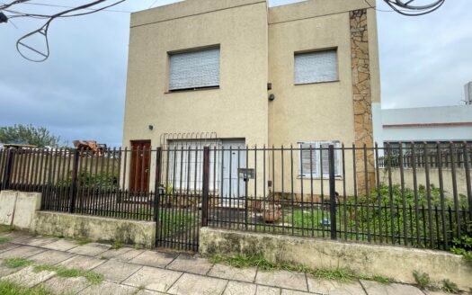 Venta de Casa + Departamento en Pueblo Nuevo