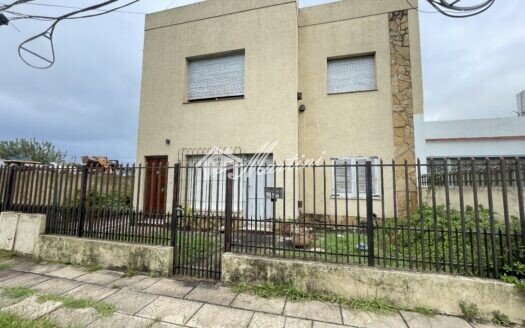 Venta de Casa + Departamento en Pueblo Nuevo